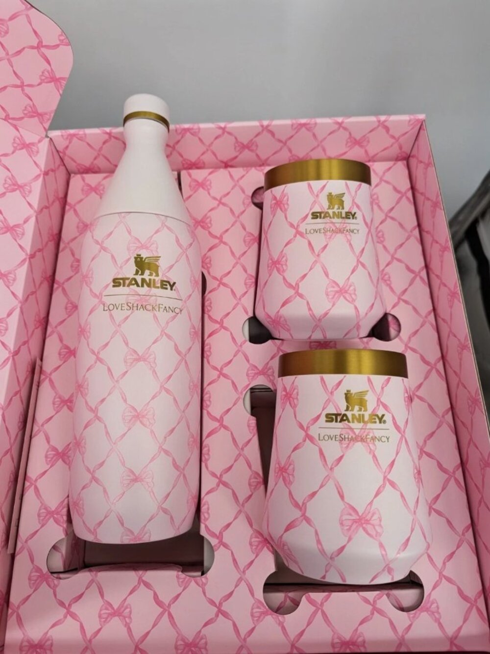 Stanley 1913 x LoveShackFancy Holiday Reserve All Day Wine Set 1 bottle & 2 cups